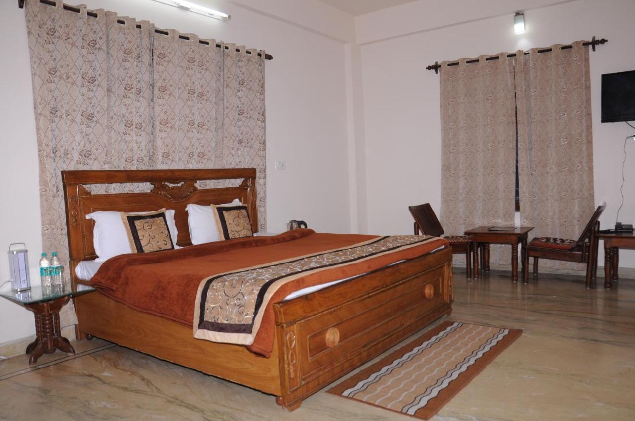 Hotel Dharamshala Paradise Екстер'єр фото